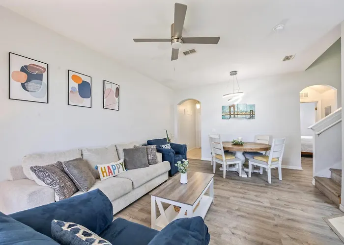 Cozy Stylish Townhome