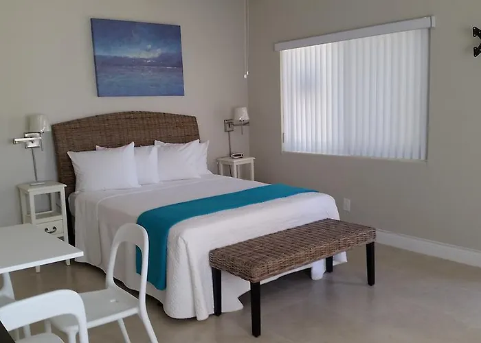 Hollywood Broadwalk Oceanside Hotel