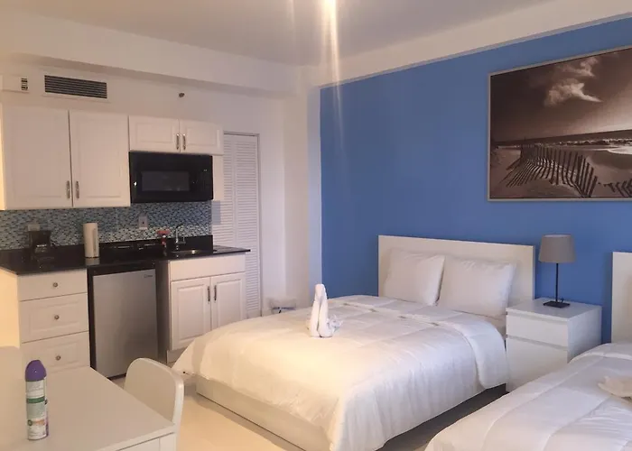Hollywood Beachfront Condo W/Pool