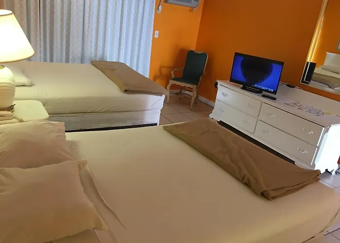 Camelot Waterfront Inn