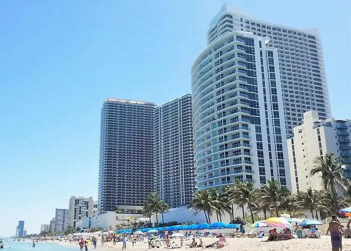 On The Beach - Lux 2 Bedroom Miami