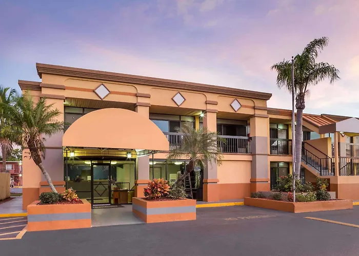 Travelodge By Wyndham Fort Myers North