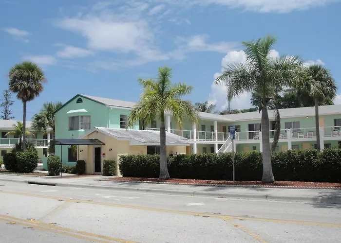 Holiday House Motel
