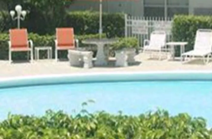 Deerfield Buccaneer Resort Apartments