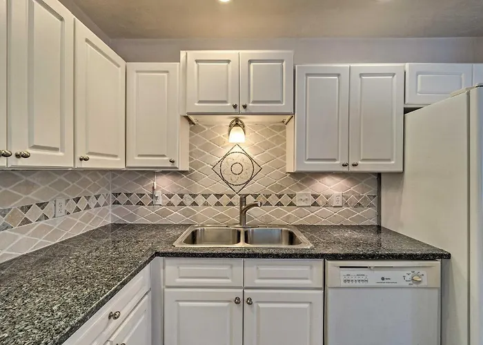 Updated Apartment Walking Distance To Venice Beach