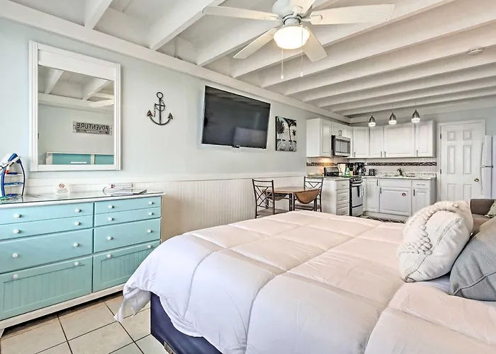 Panama City Beach Studio With Pool And Beach Access