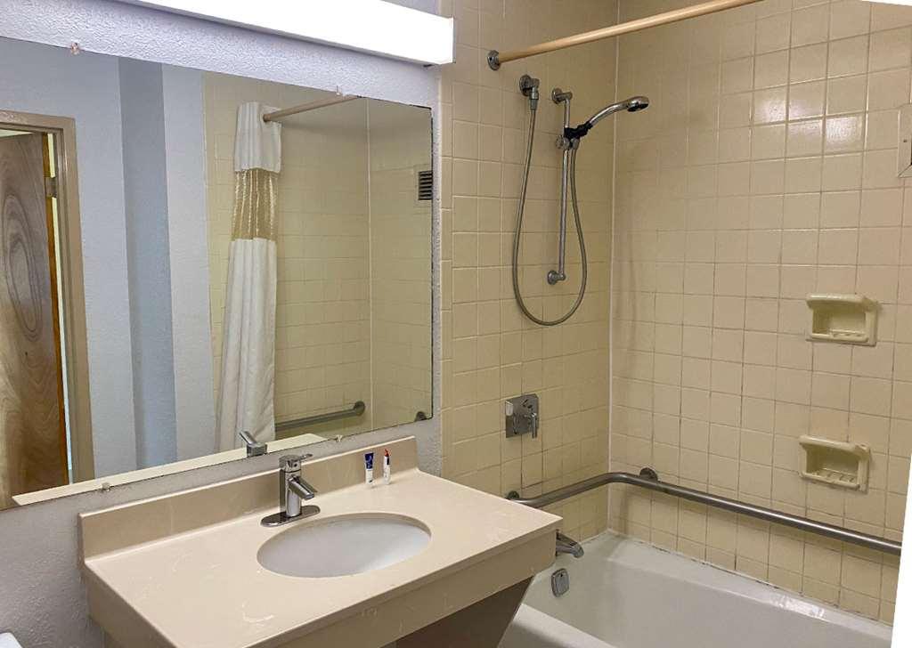 6 Marianna, Fl Hotel 2*