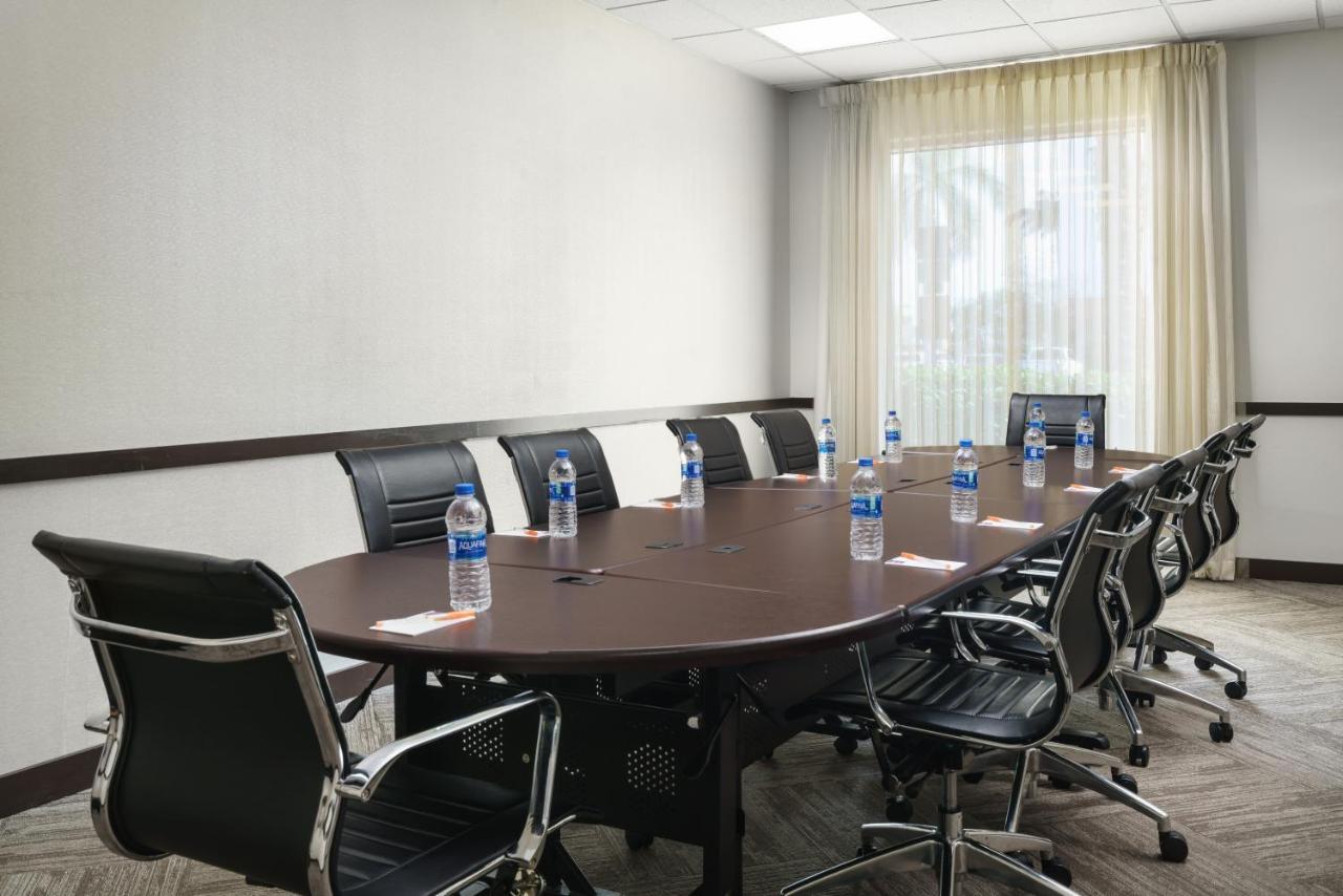 Hyatt Place Lauderdale Airport/cruise Port Hotel 3*