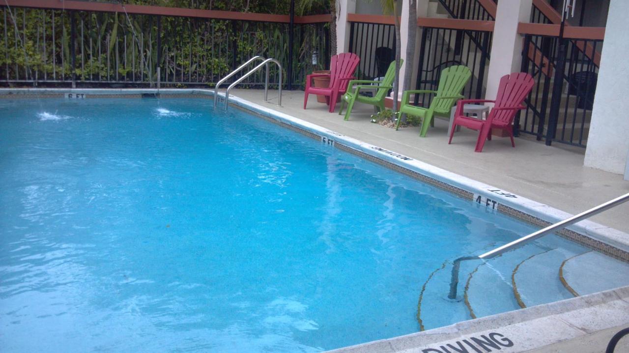 Palm Breeze Hotel 3*