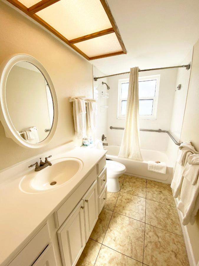 Aparthotel Camelot By The Sea 3*