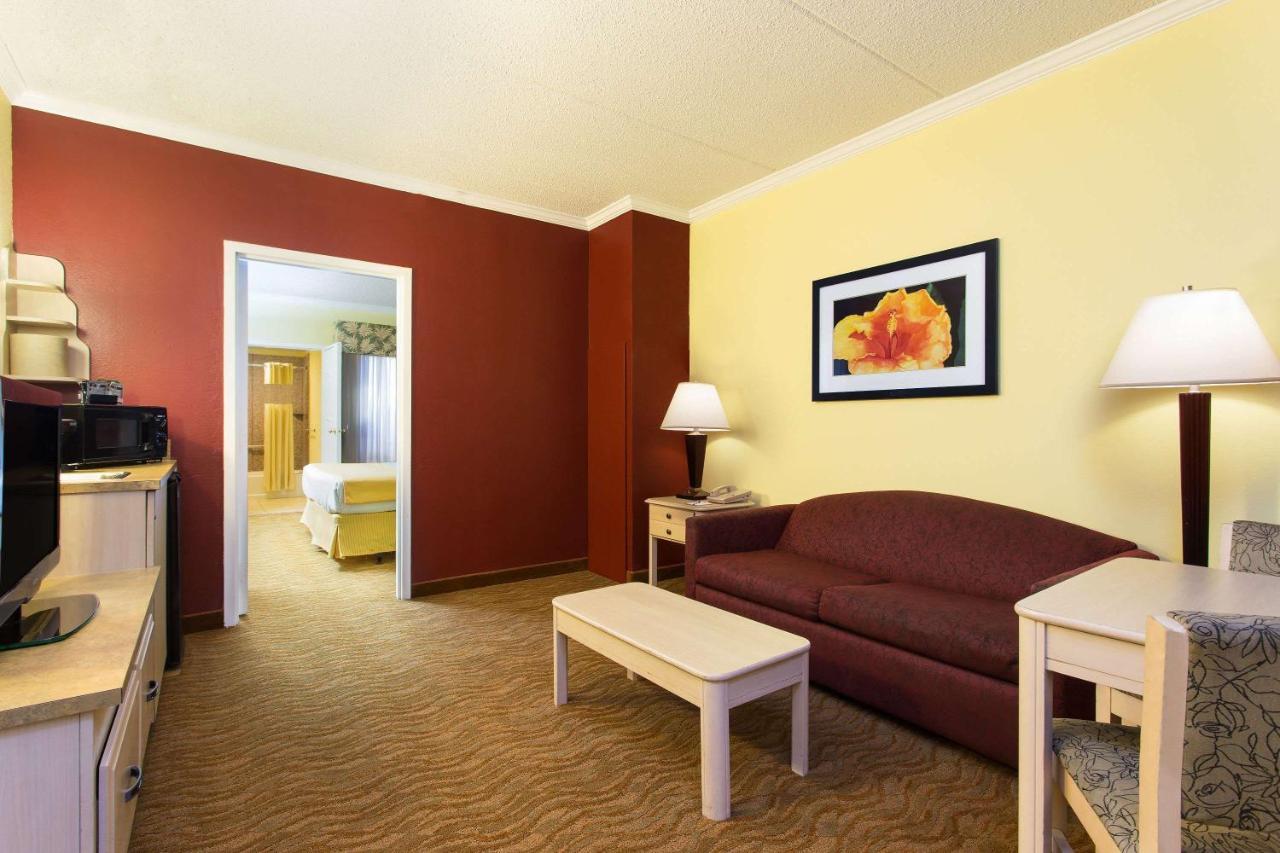 Baymont By Wyndham Near Busch Gardens Tampa