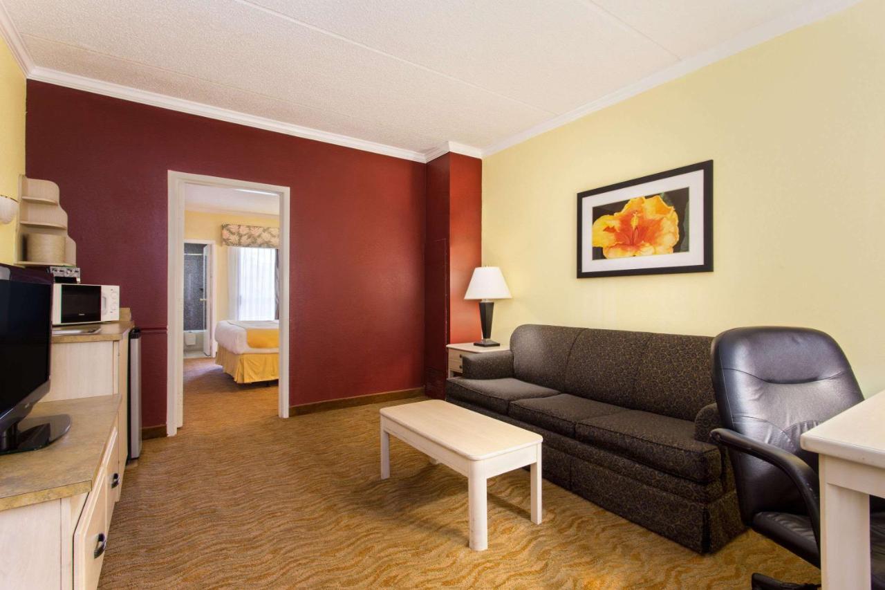 Baymont By Wyndham Near Busch Gardens