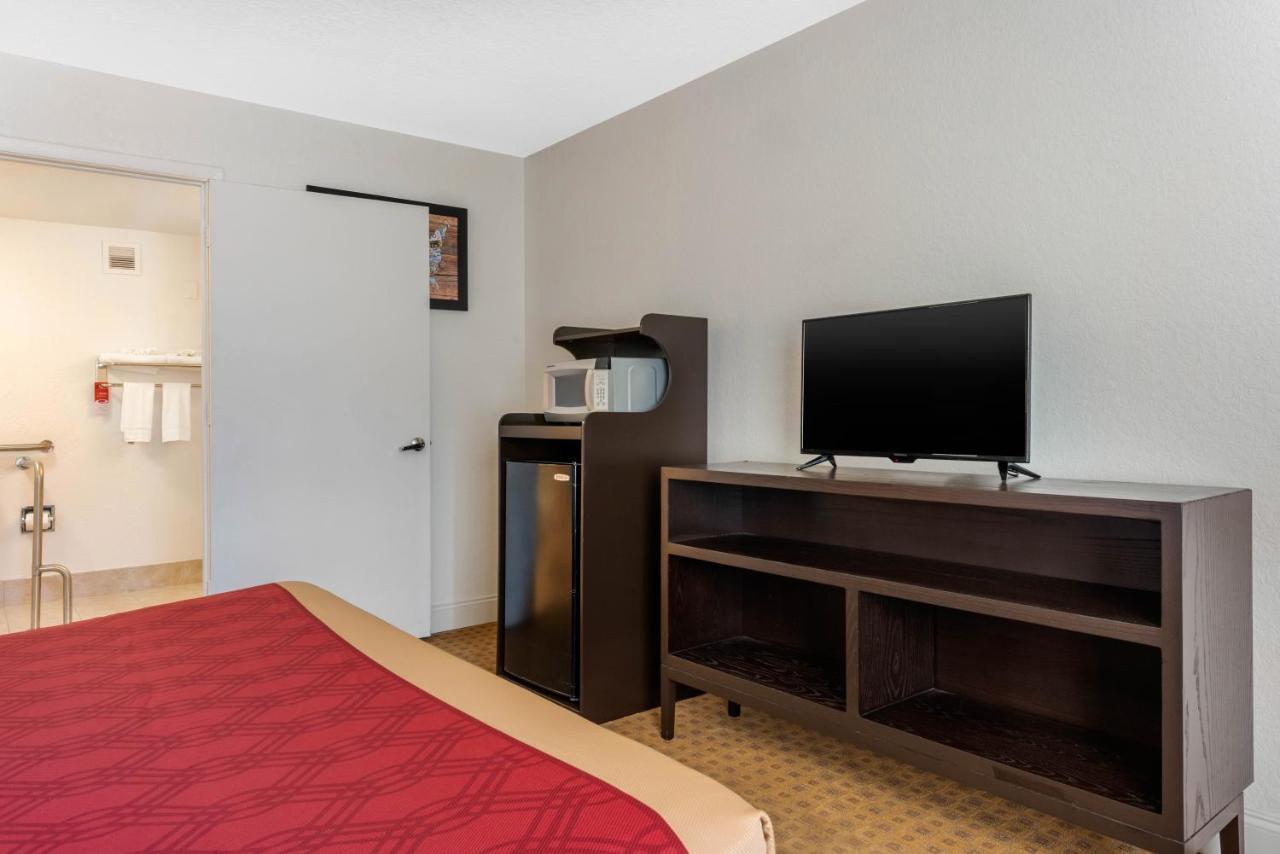 Econo Airport - Rj Stadium Lodge