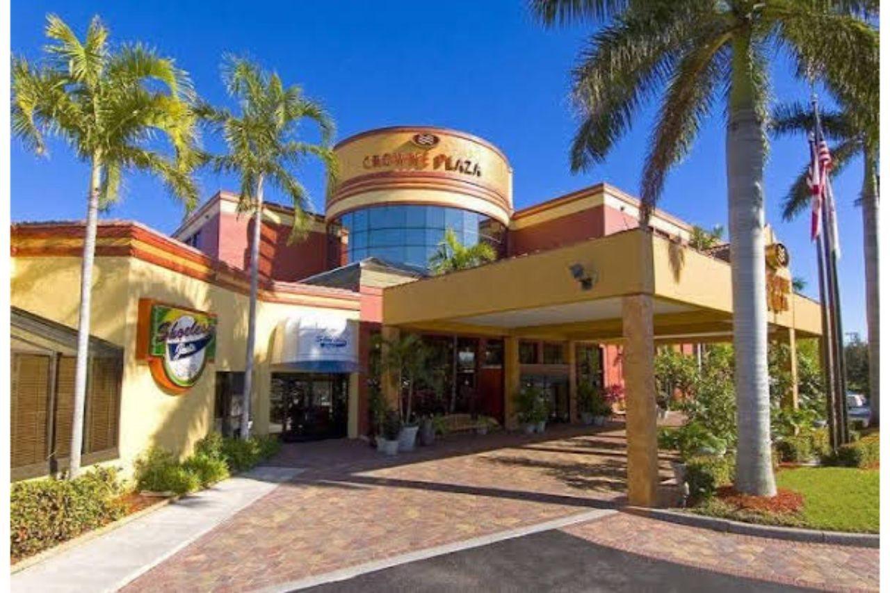 Doubletree By Hilton Myers At Bell Tower Shops Hotel