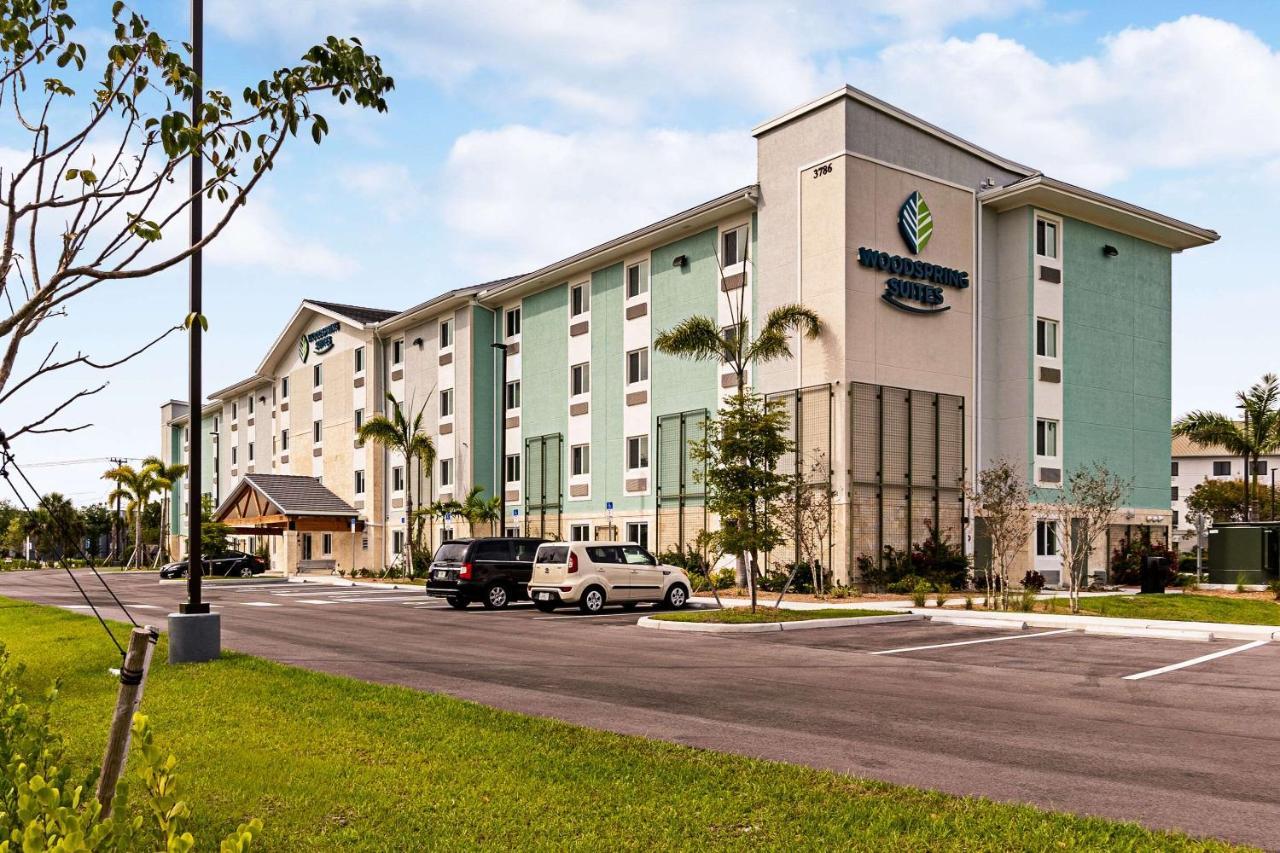 Woodspring 2* Naples