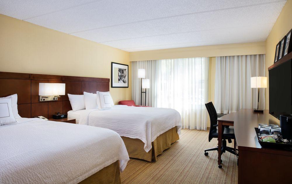 Courtyard By Marriott Miami Mall Hotel