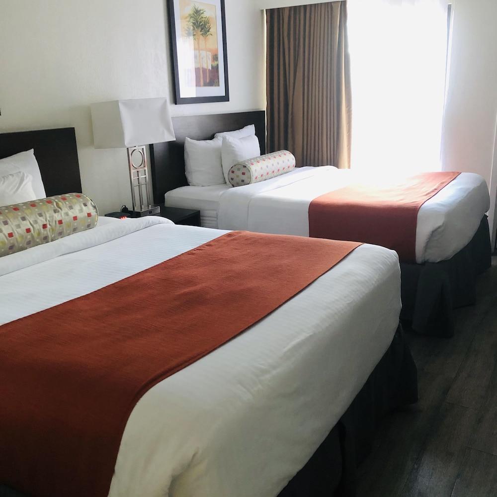 Baymont By Wyndham Near Busch Gardens Hotel 2*