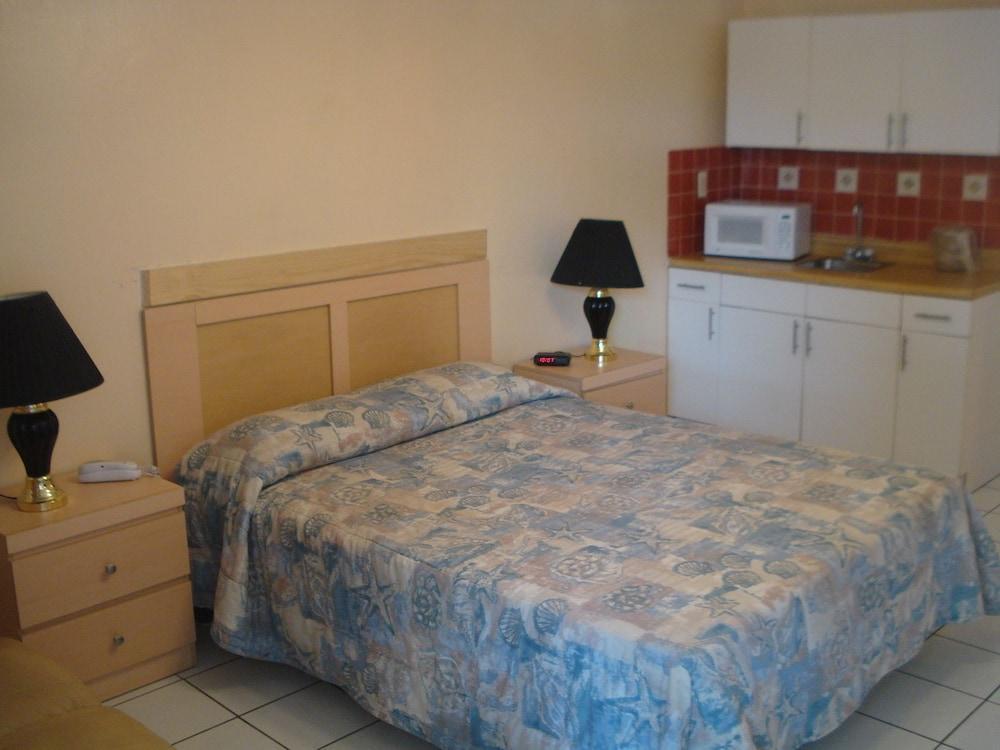 Knights Hallandale 2*
