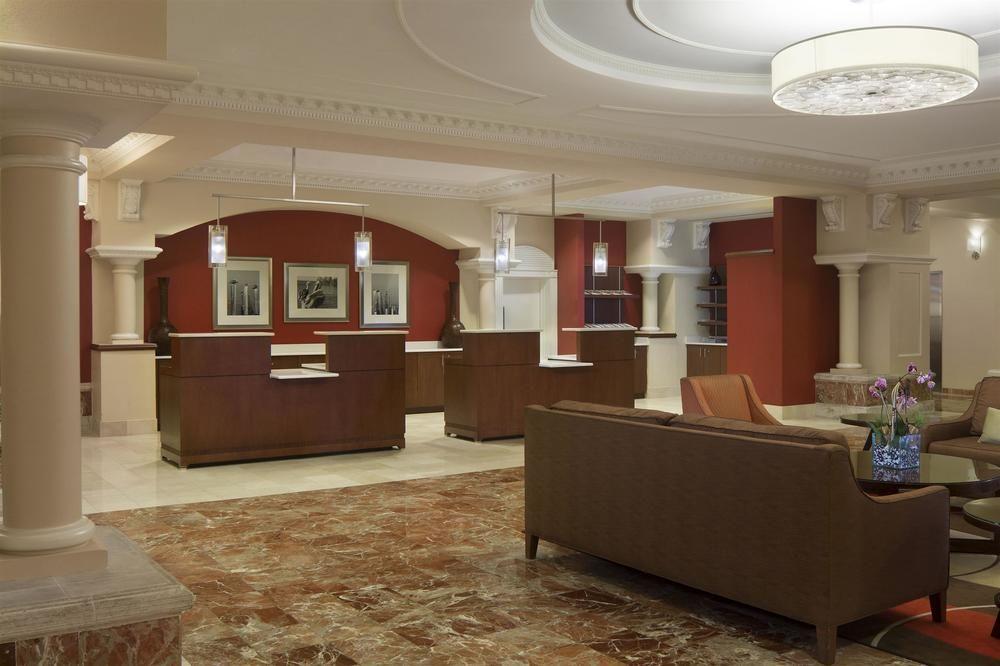 Hotel Four Points By Sheraton Airport Westshore 3*