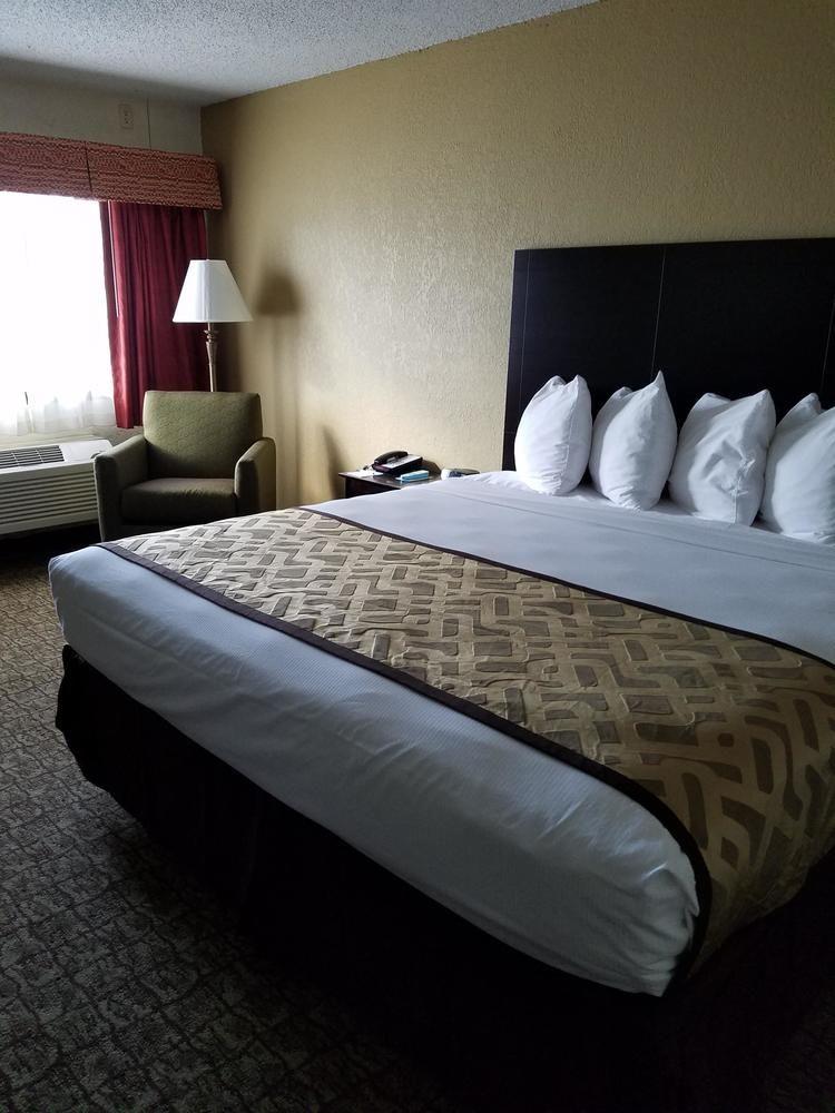 Western Crossroads Hotel