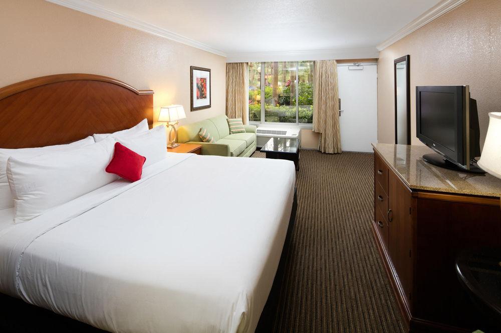 Maingate And Hotel 3*
