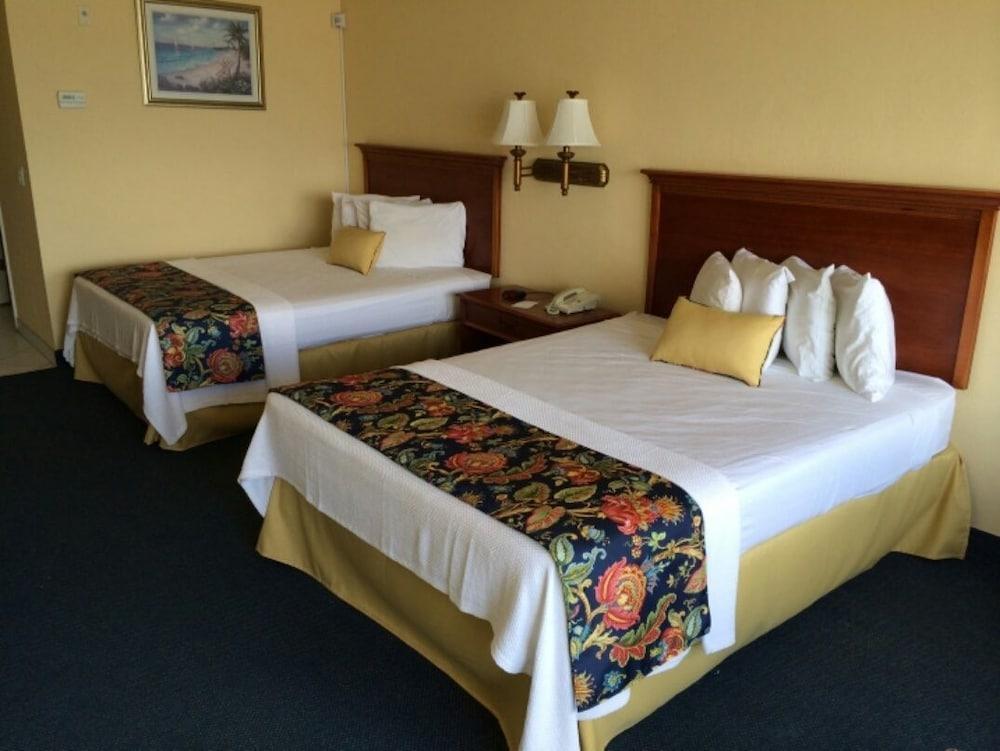 Emerald Shores - Daytona Hotel