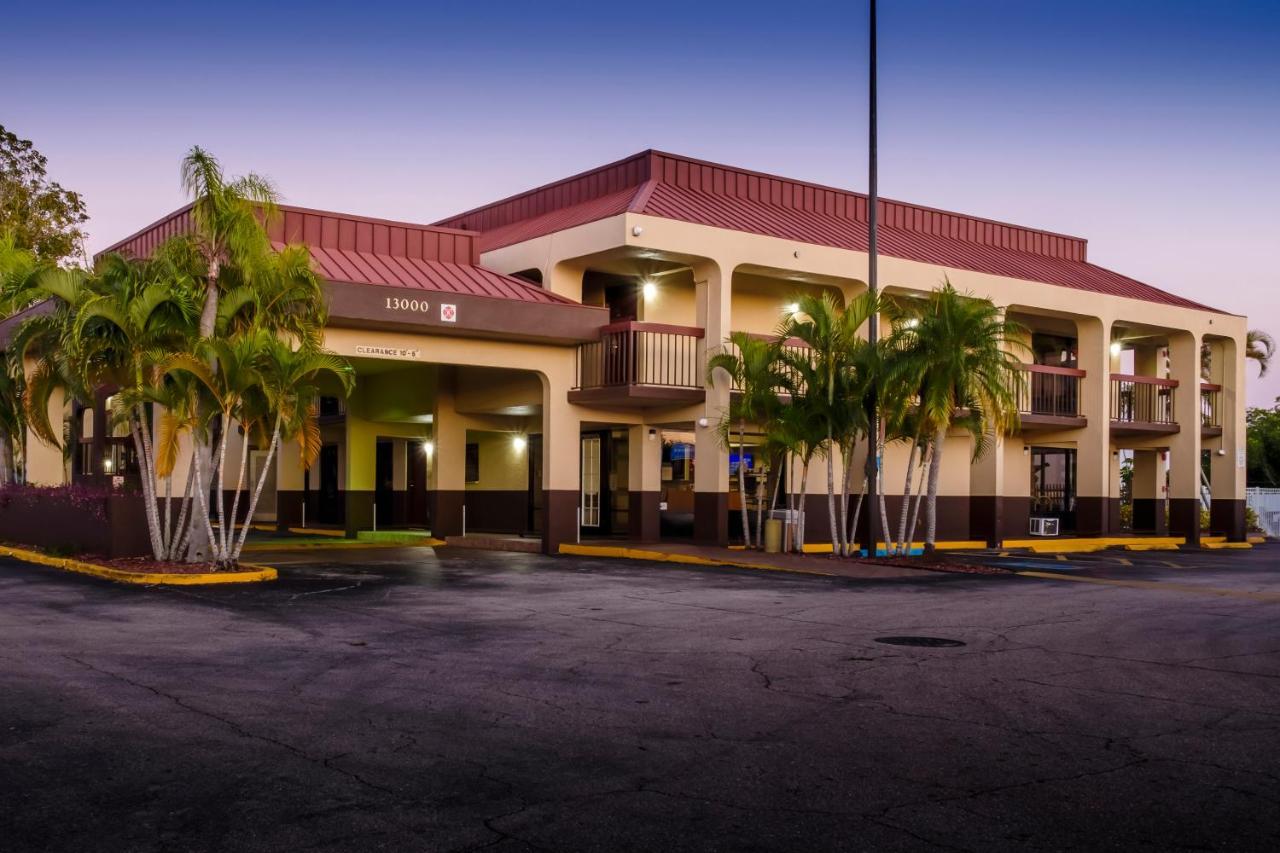 Red Roof Ft. Myers 2*