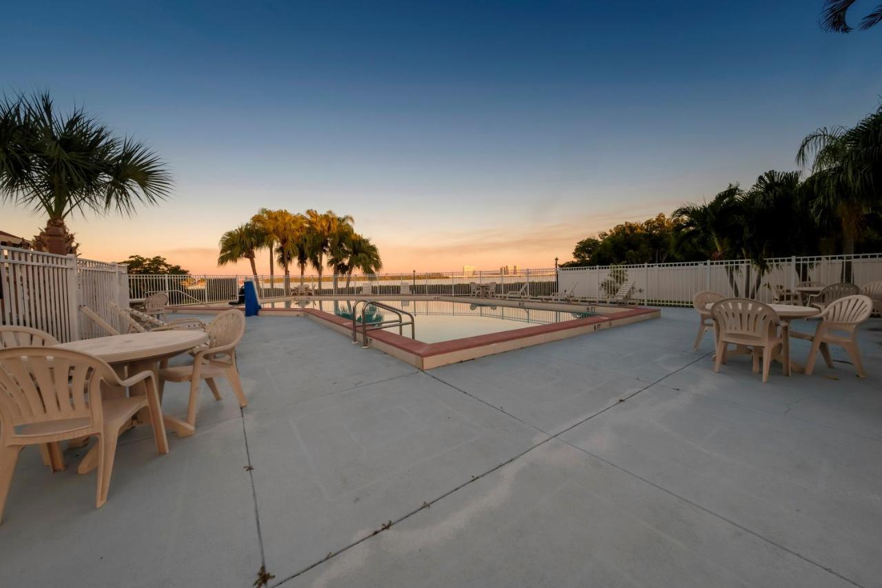 Motel Red Roof Ft. Myers