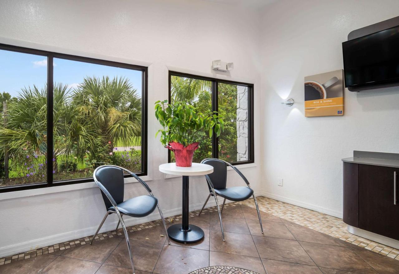 Hotel 6-fort Myers, Fl 2*