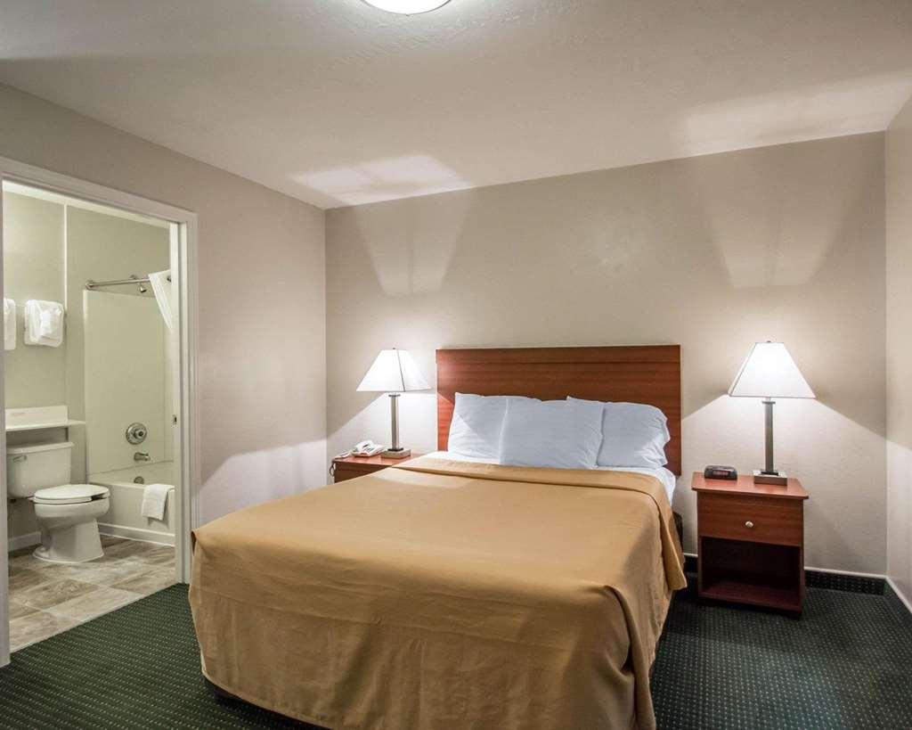 Hotel Suburban Airport 2*
