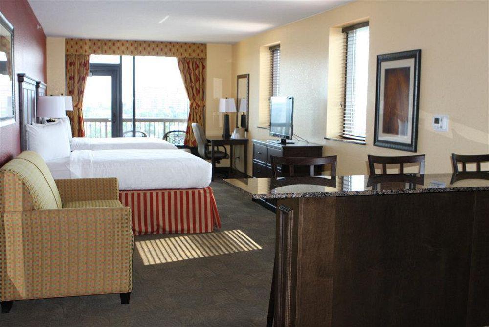 Pier House 60 Clearwater Marina
