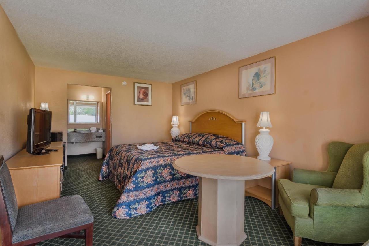 Bayside - Clearwater Hotel Pinellas Park