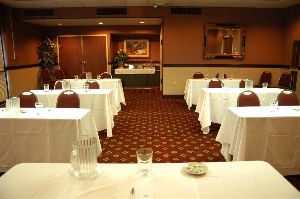 Hampton Tampa-veterans Expressway Hotel 3*