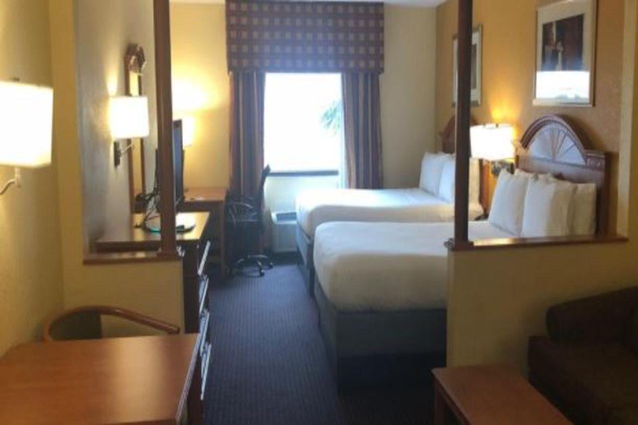 Express And Lauderdale Airport West By Ihg Hotel Davie