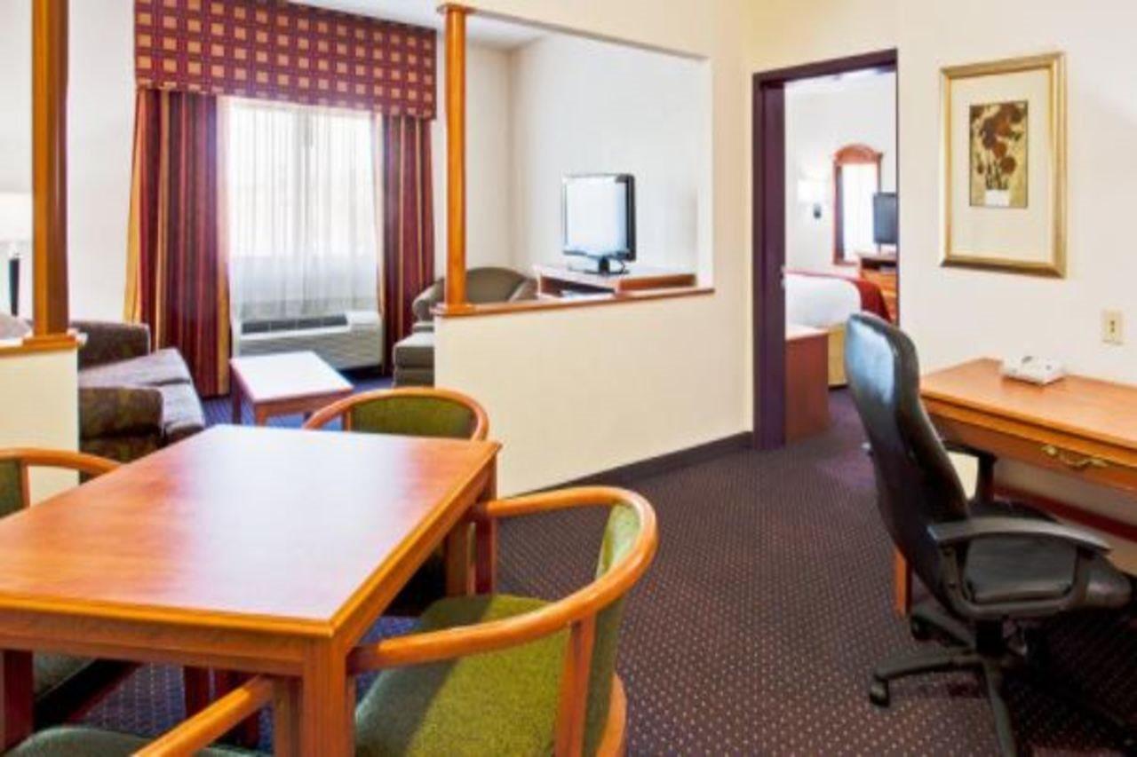 Express And Lauderdale Airport West By Ihg
