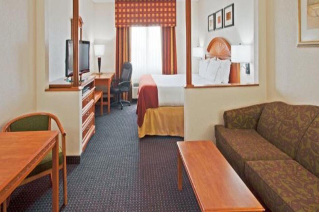 Express And Lauderdale Airport West By Ihg Hotel Davie
