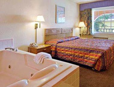 Howard Johnson By Wyndham Front Park Motel Kissimmee
