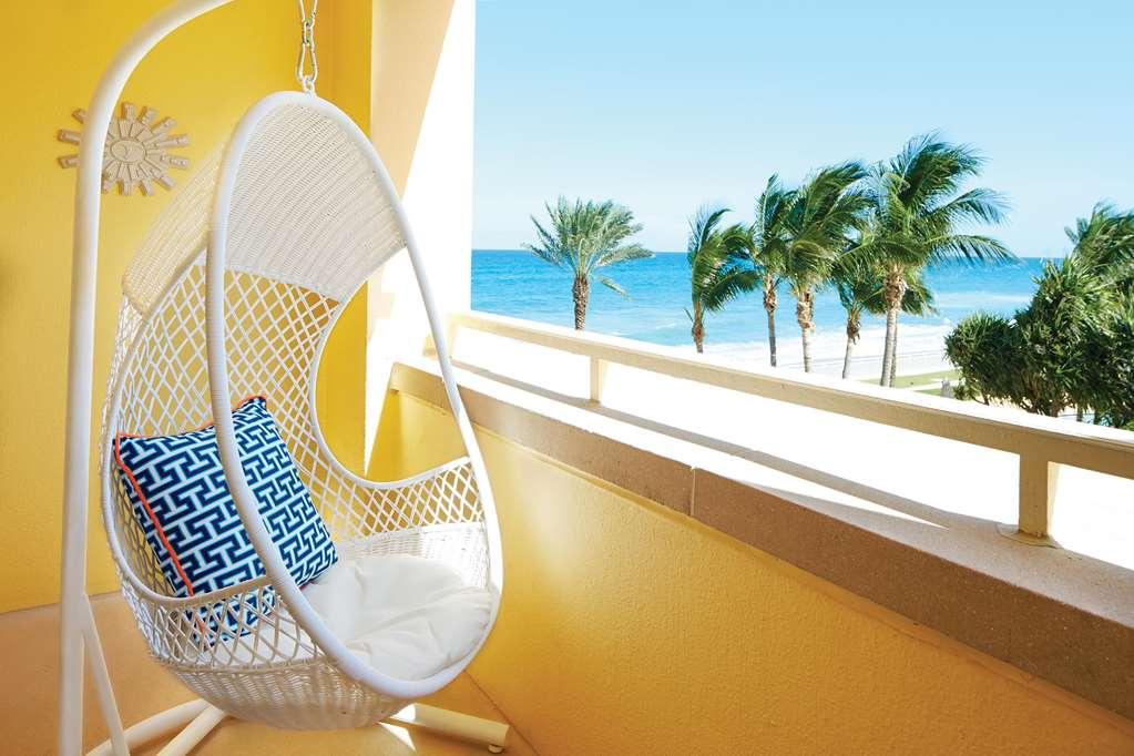 Resort Eau Palm &