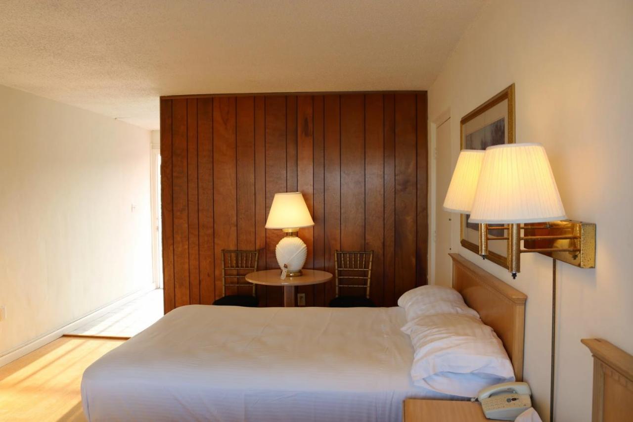 Motel Camelot Waterfront 3*