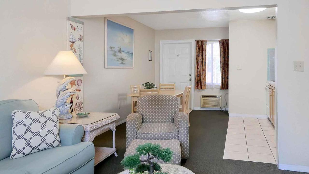 Motel Carlton House And