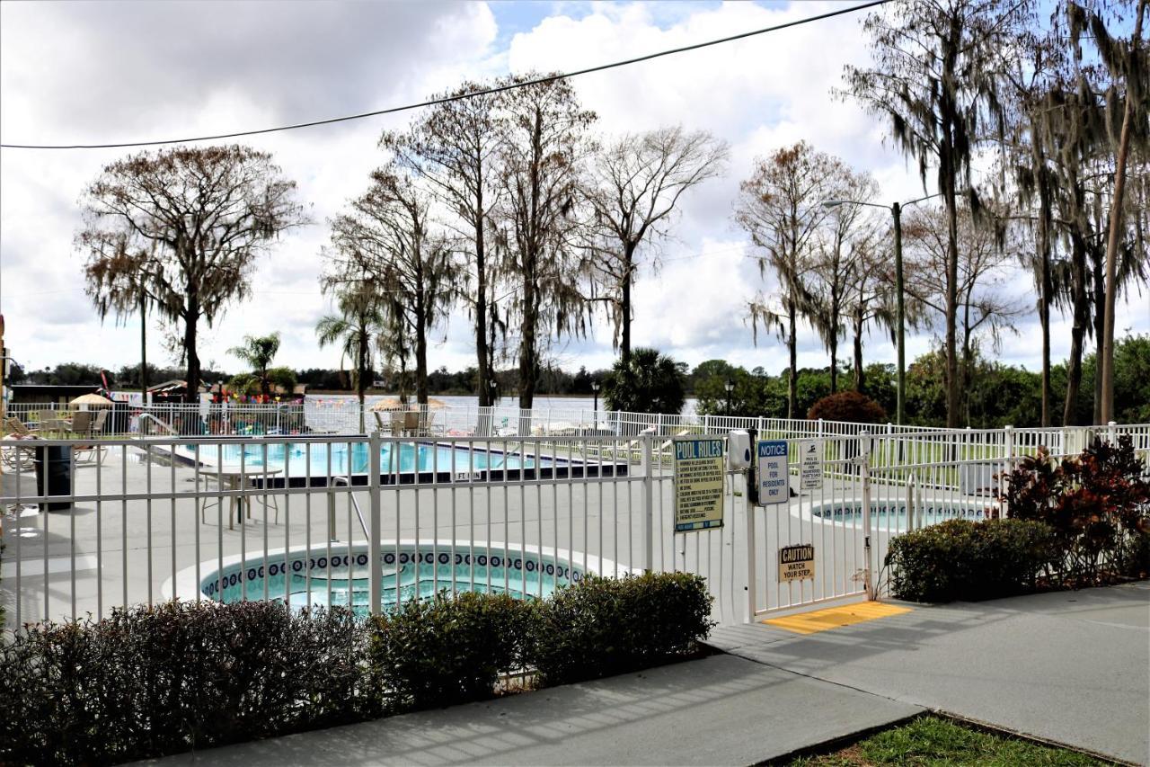 Howard Johnson By Wyndham Front Park 2*