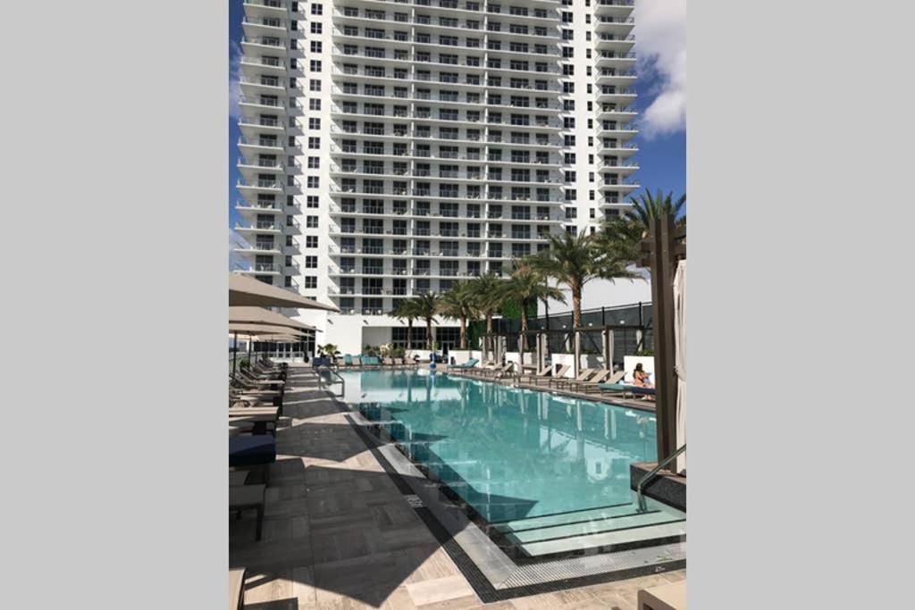 Apartment Luxury Condo-hbh