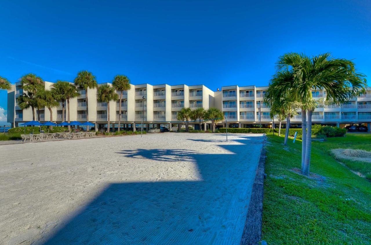 Apartment 441-waterfront, Amazing Views, Wifi, Pool And Close To Bucs Stadium Tampa