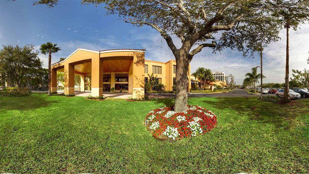 Courtyard By Marriott Sarasota/riverfront 3*