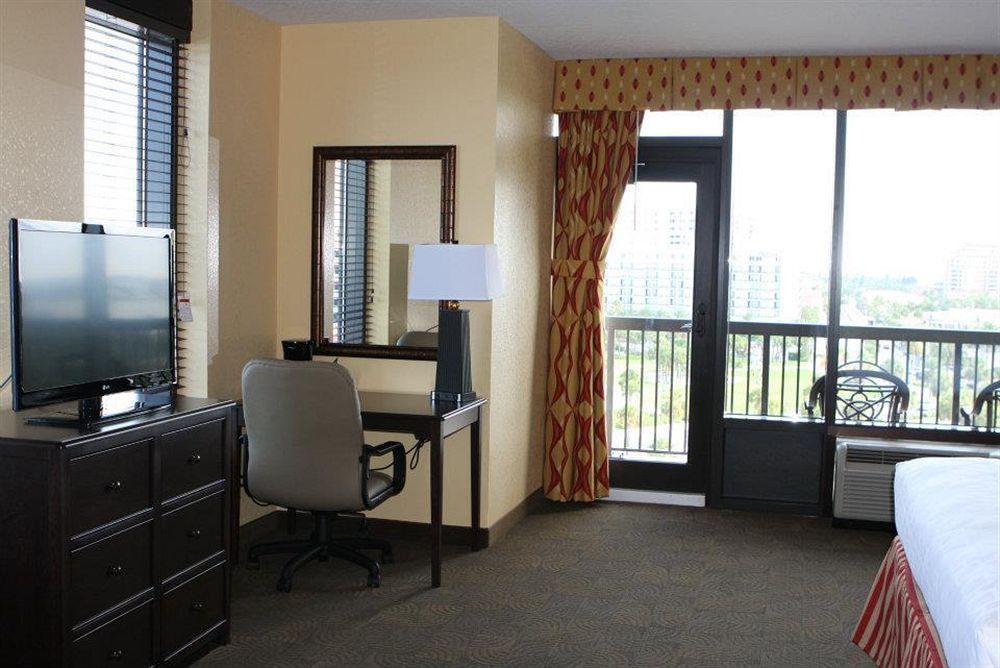 Pier House 60 Clearwater Marina Hotel 3*
