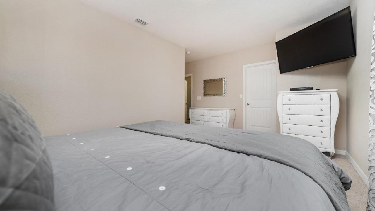 Solterra By Global Homes Holiday home