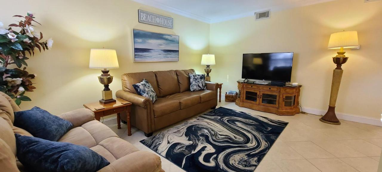 Apartment Beach Vacation Get-away *