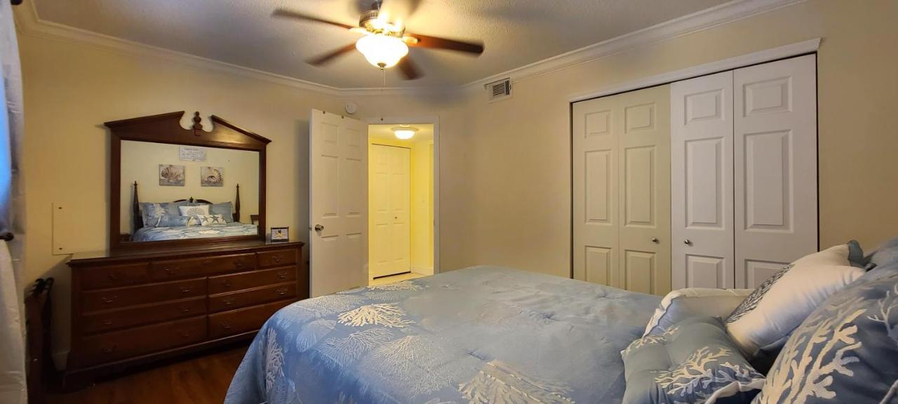 Beach Vacation Get-away Apartment St. Pete Beach