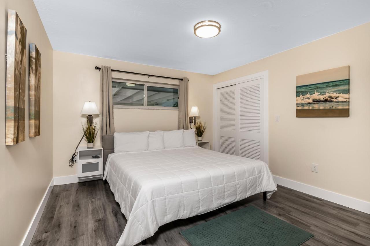 Latitude 26 Waterfront Boutique - Myers Inn