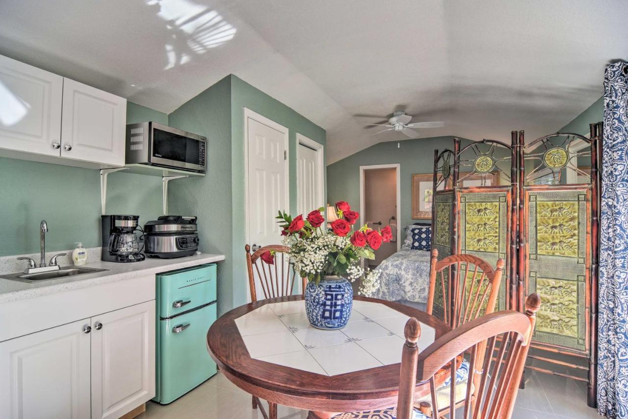 Vibrant Less Than 1 Mile From The Beach! Apartment